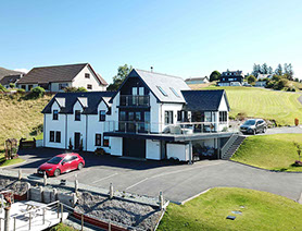 Stay at Heatherfield House Bed and Breakfast near Portree with Private Parking