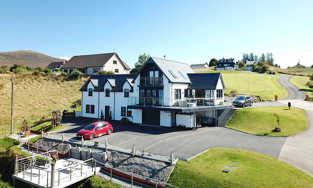 Stay at Heatherfield House Bed and Breakfast near Portree with Private Parking